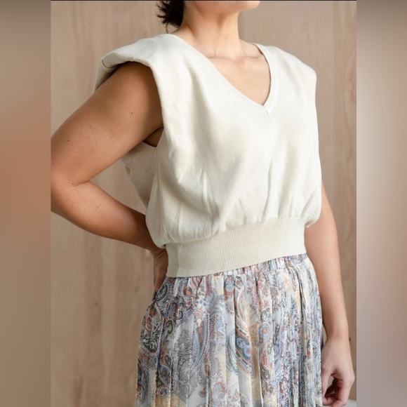LIKE NEW Dreamers by Debut cream crop sweater vest, M/L - Picture 3 of 7